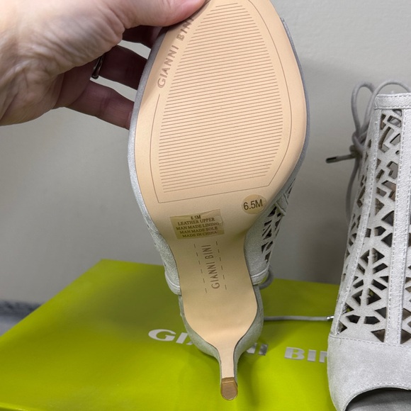 NWT Gianni Bini Silvie Stone Cold Gray Suede Stiletto Heels - Size 6.5 - BNIB - Picture 9 of 12